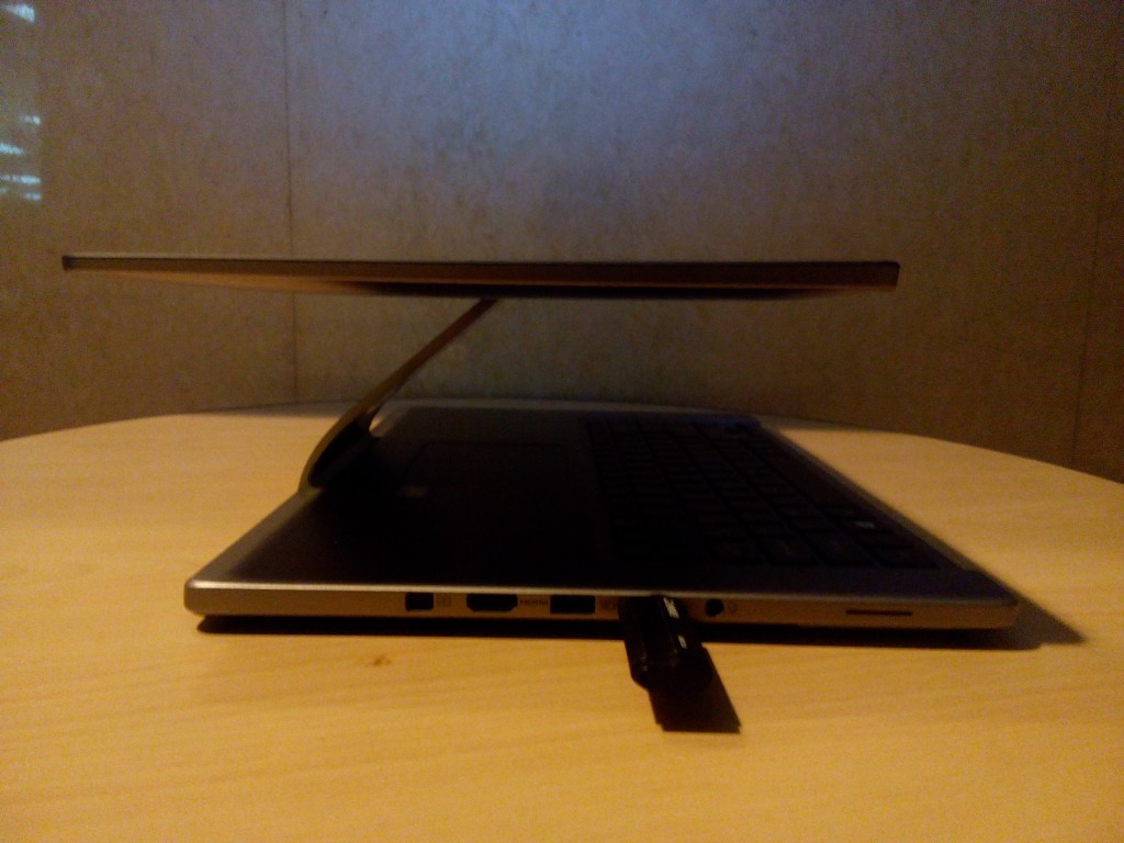 acer aspire r7 side face
